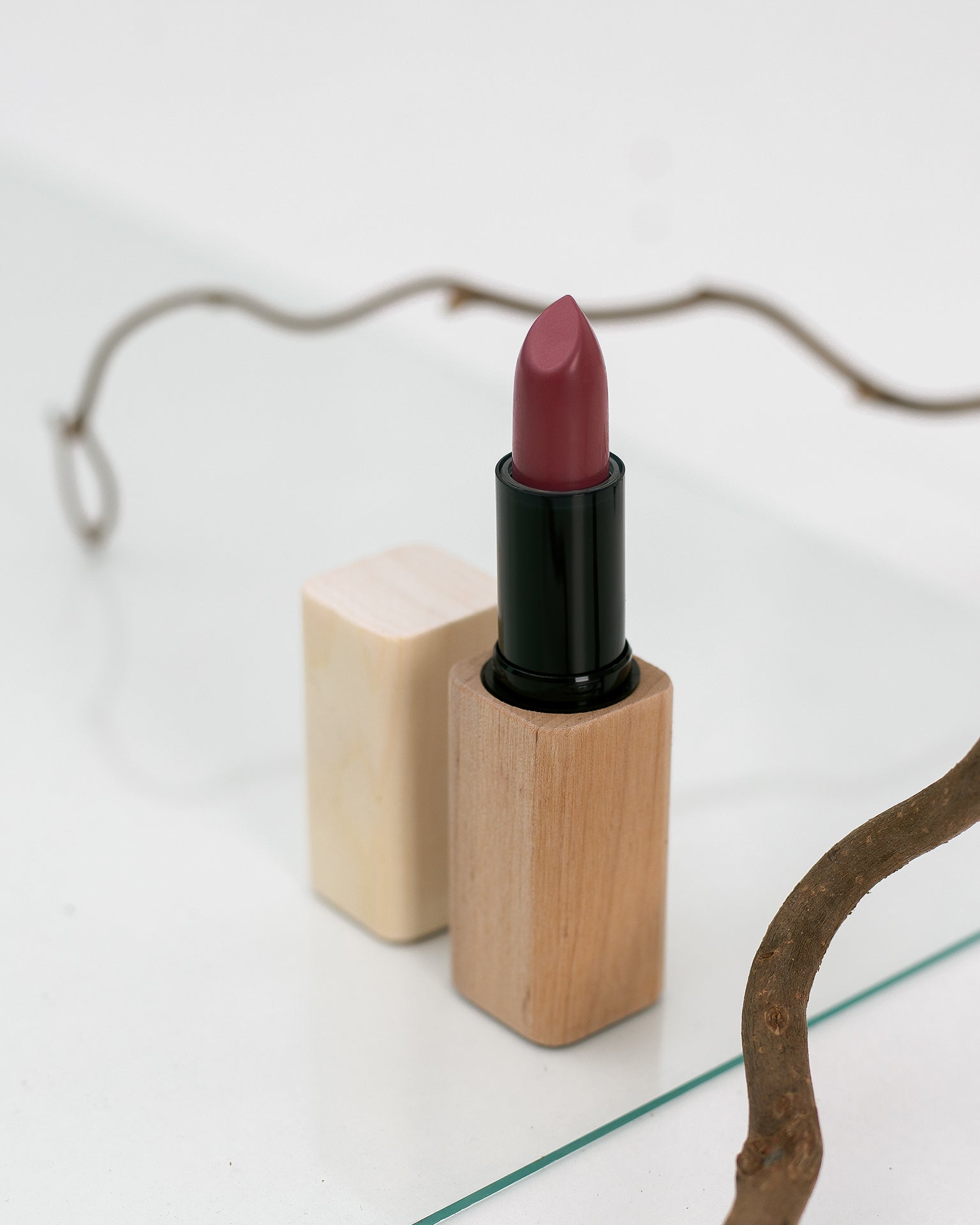 HAVU Lipsticks Lily rossetto nude viola semi-opaco