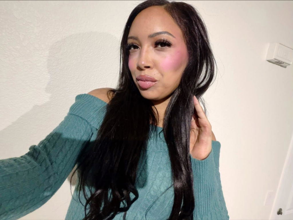 Glamlite Complexion Barbie Dream in Pink palette viso Pink