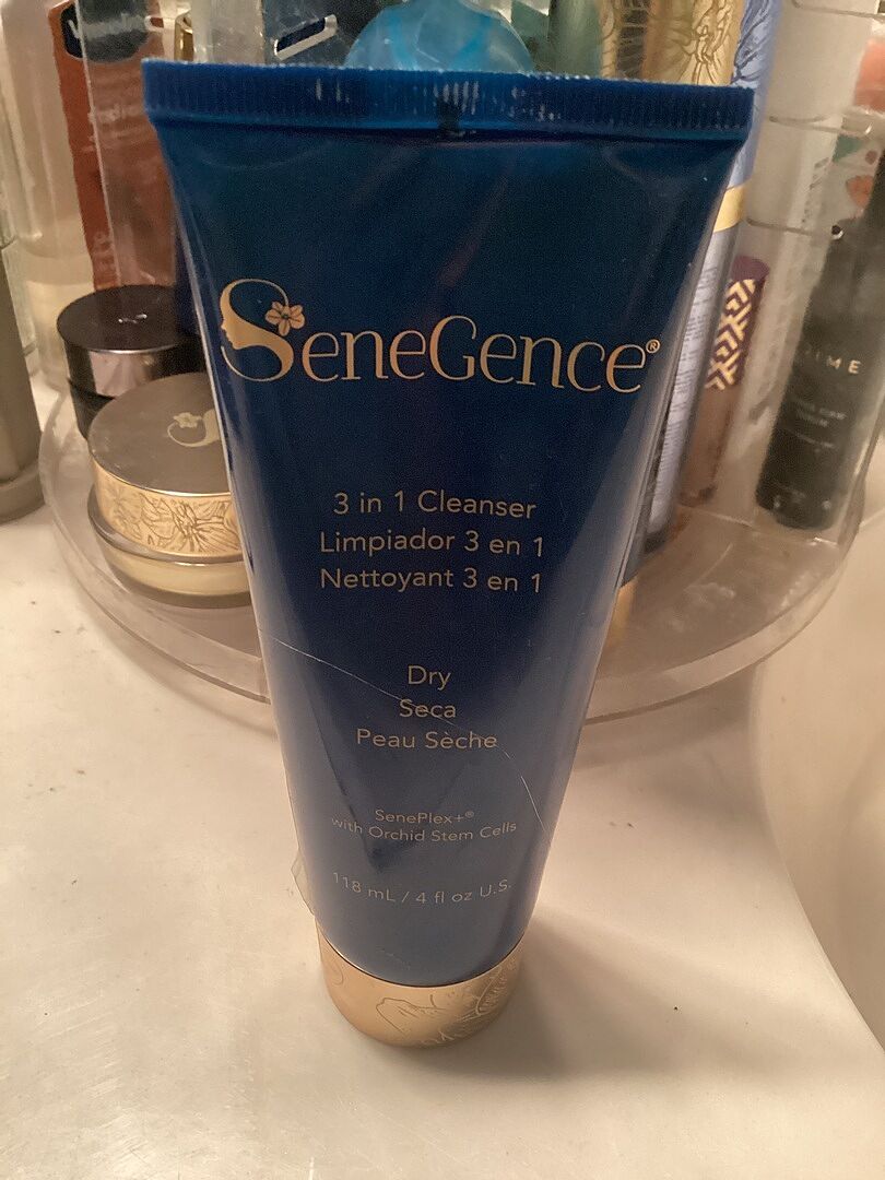 LipSense 3 in 1 Cleanser Dry detergente viso pelle secca